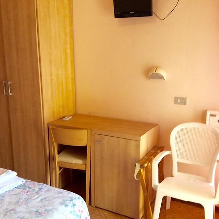 Hotel Settebello B&B Cesenatico Camera foto