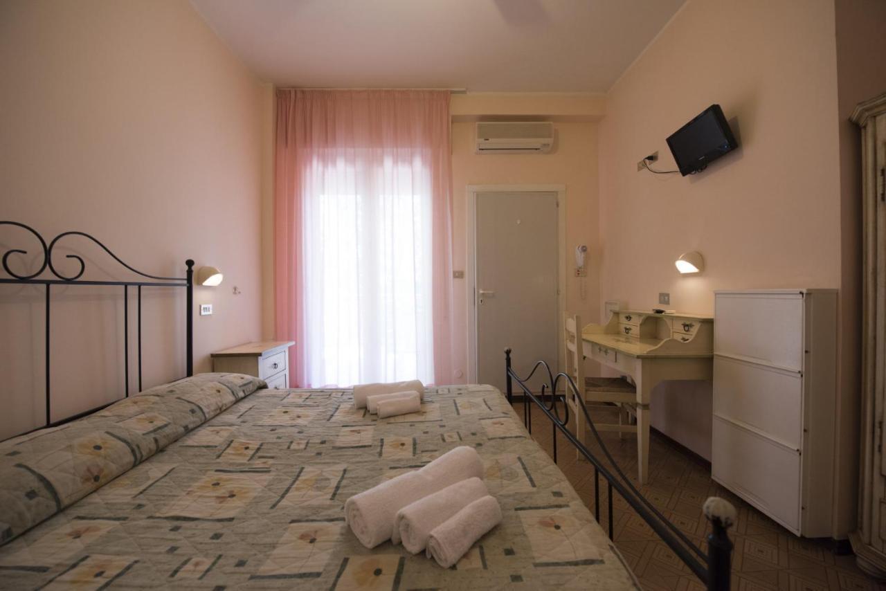 Hotel Settebello B&B Cesenatico Esterno foto