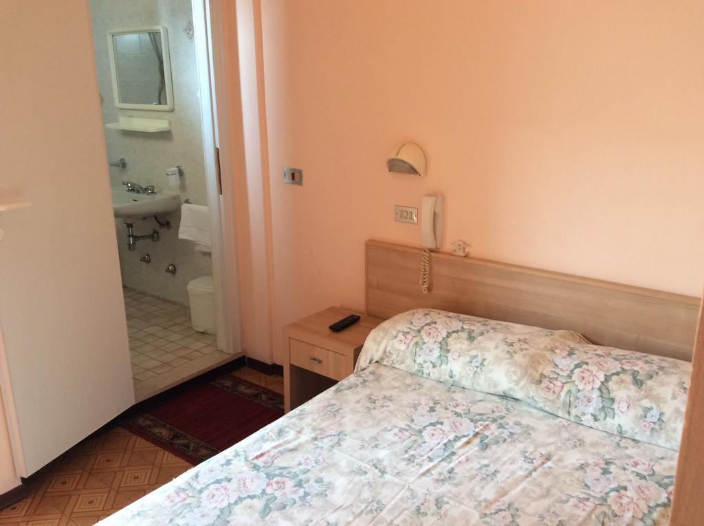 Hotel Settebello B&B Cesenatico Camera foto