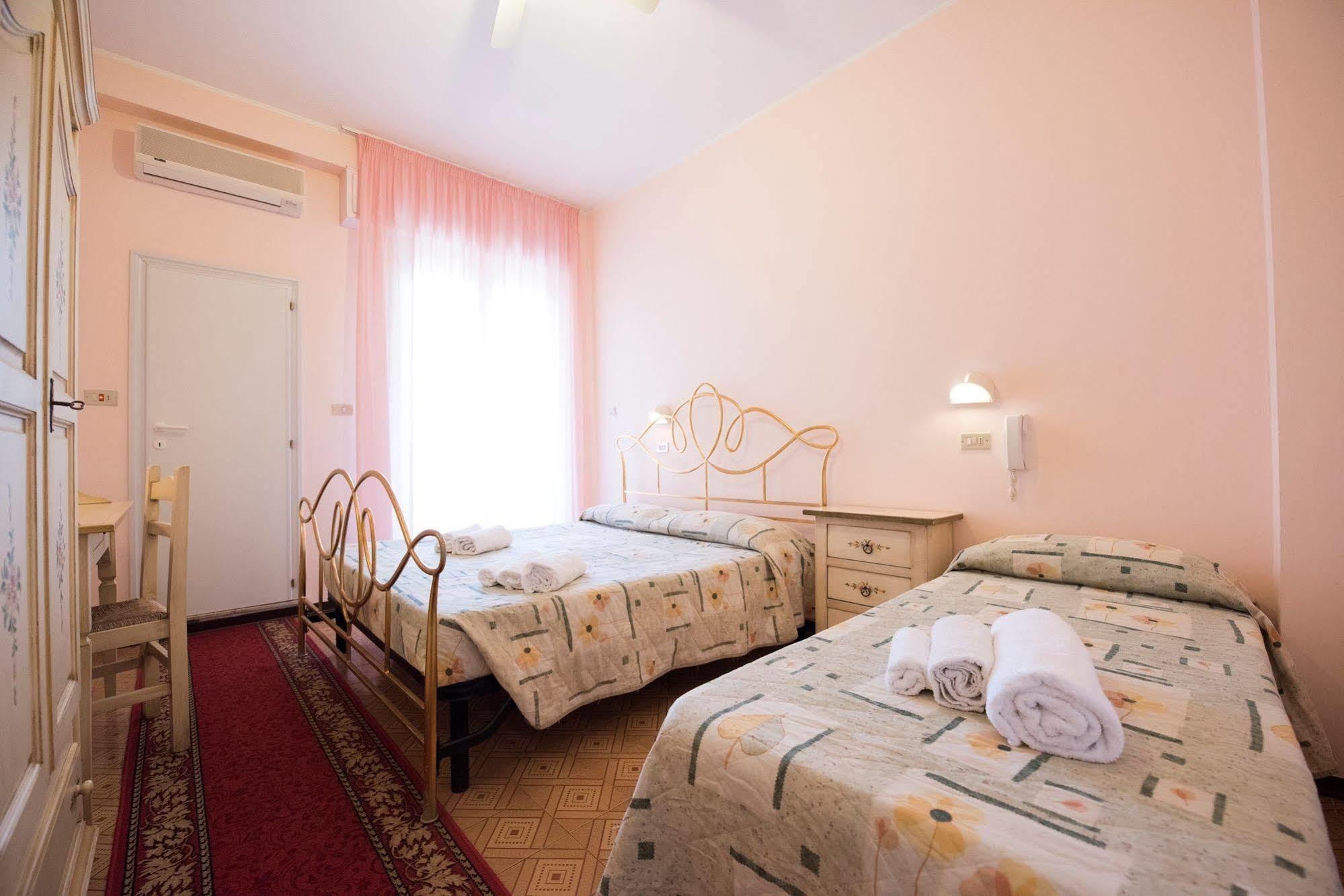 Hotel Settebello B&B Cesenatico Esterno foto