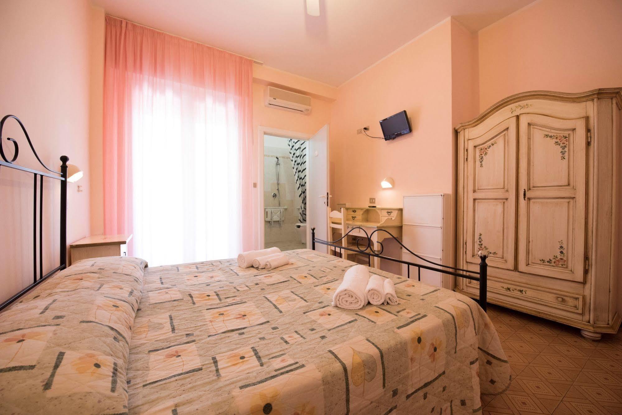 Hotel Settebello B&B Cesenatico Esterno foto