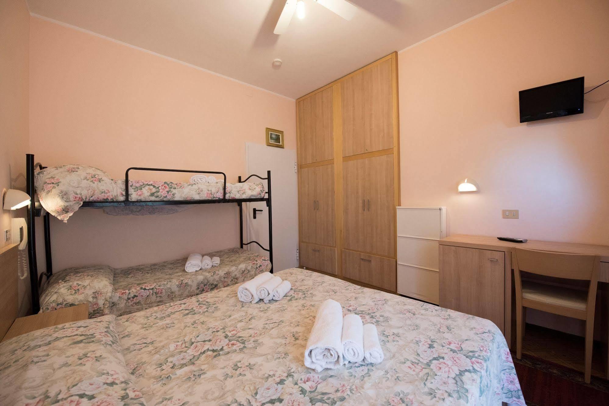 Hotel Settebello B&B Cesenatico Esterno foto