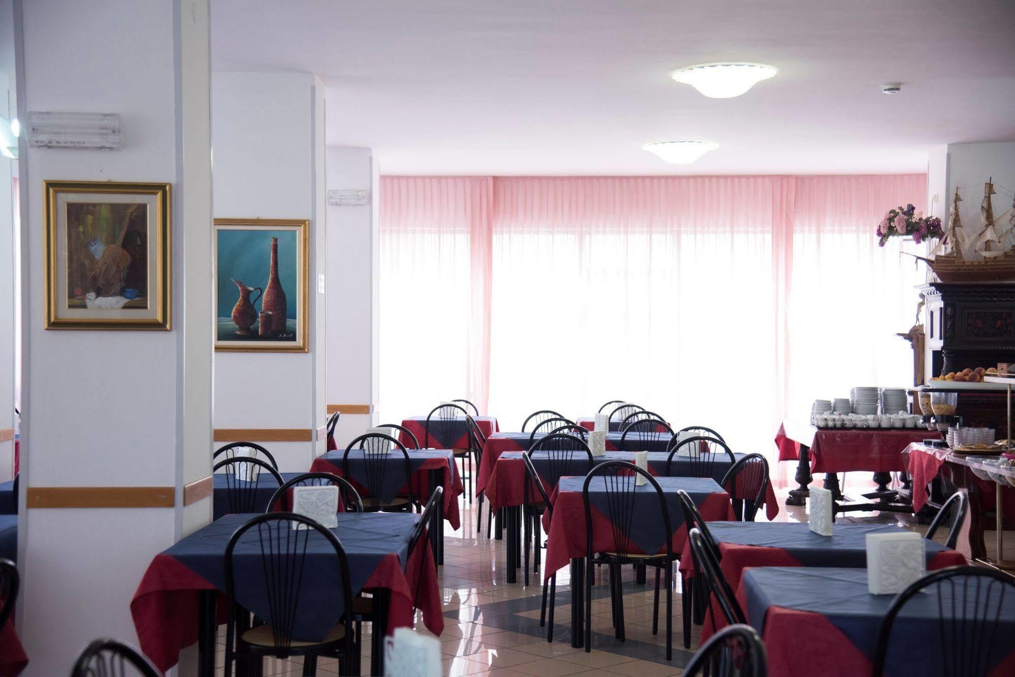 Hotel Settebello B&B Cesenatico Esterno foto